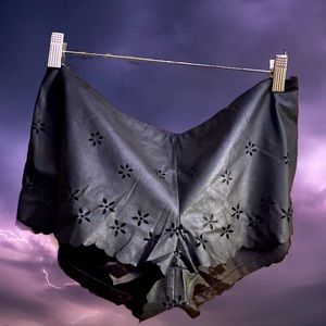 2B Bebe Liquid Leather Shorts Size 6